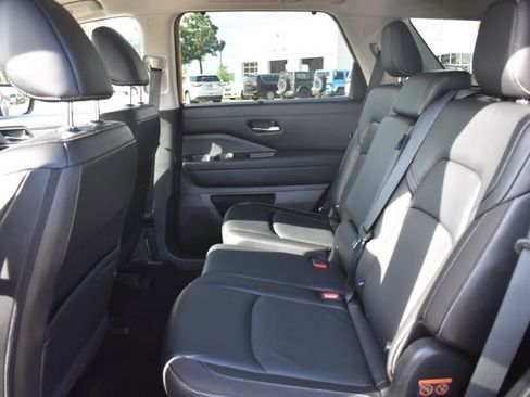 Used 2023 Nissan Pathfinder SL w/ Lighting Package (N92) AWD/4WD image 15