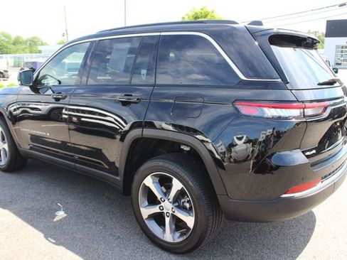 Used 2025 Jeep Grand Cherokee Limited w/ Luxury Tech Group II AWD/4WD image 30