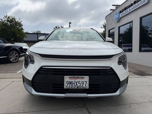 Used 2024 Kia Niro EX FWD image 3