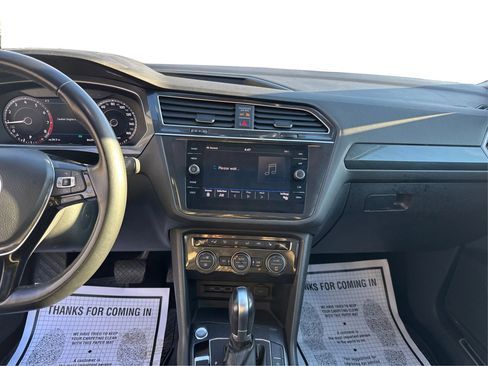Used 2018 Volkswagen Tiguan SEL Premium image 16