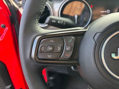 Used 2023 Jeep Wrangler Unlimited image 18