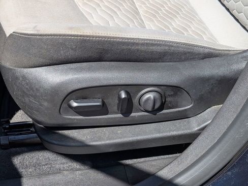 Used 2020 Chevrolet Equinox LS w/ LS Convenience Package FWD image 14