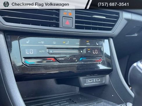 Used 2025 Volkswagen Jetta SE FWD image 37