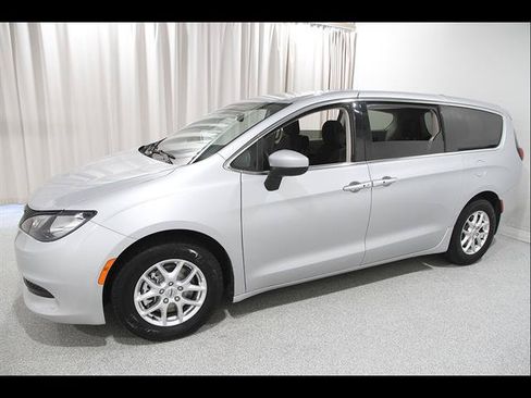 Used 2023 Chrysler Voyager LX FWD image 3
