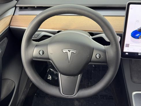 Used 2023 Tesla Model 3 Standard Range image 18