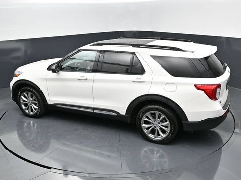 Used 2023 Ford Explorer XLT w/ Equipment Group 202A AWD/4WD image 31