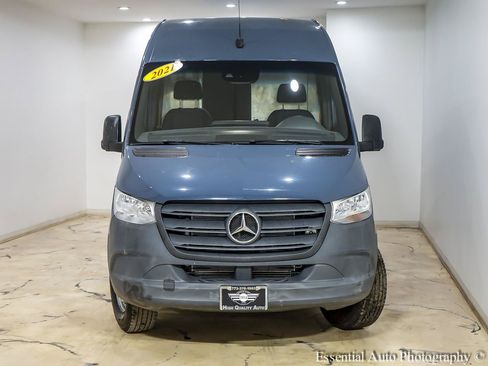 Used 2021 Mercedes-Benz Sprinter 2500 image 4