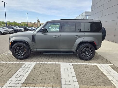 Used 2025 Land Rover Defender 110 image 7
