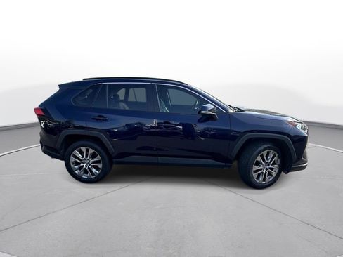 Used 2020 Toyota RAV4 XLE Premium FWD image 5