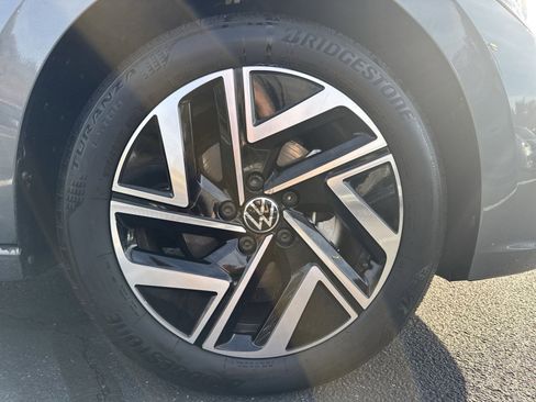 Used 2023 Volkswagen Jetta SEL image 2