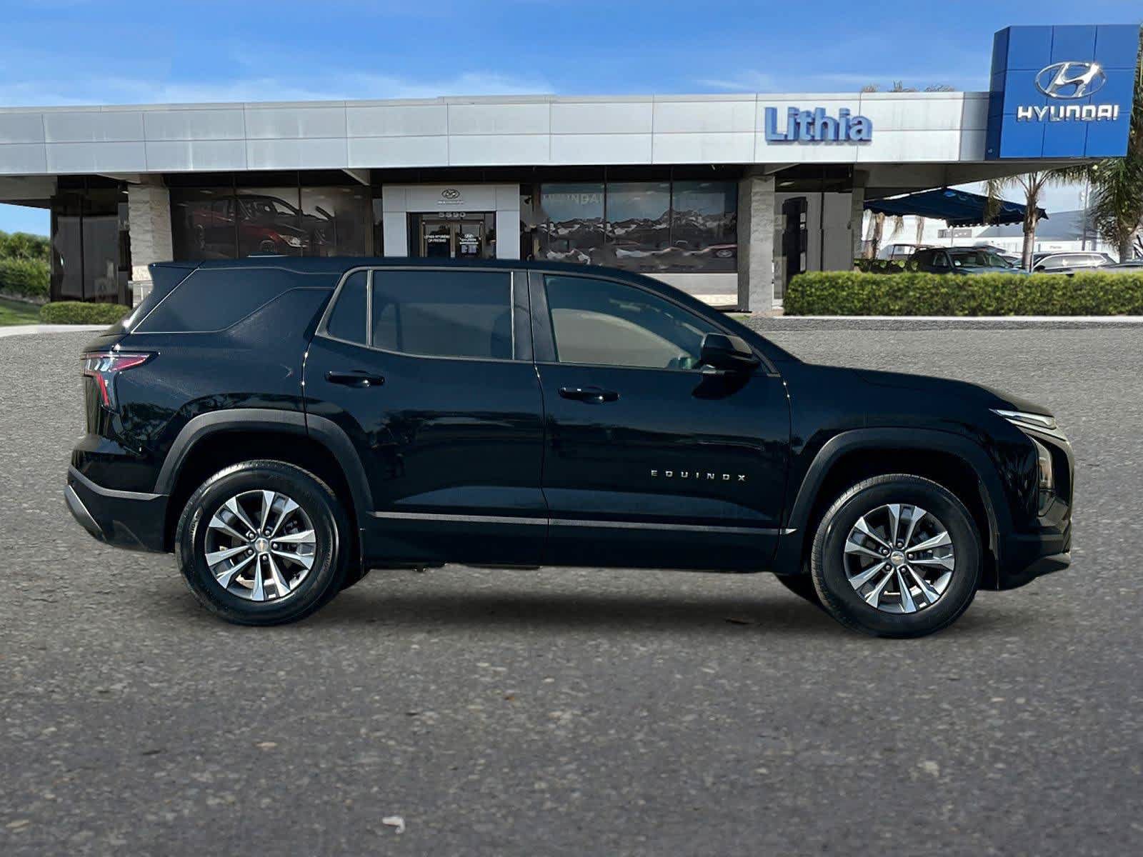 Used 2026 Chevrolet Equinox LT w/ Convenience Package II FWD image 9