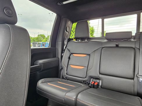 Used 2022 GMC Sierra 2500 AT4 w/ AT4 Preferred Package AWD/4WD image 27