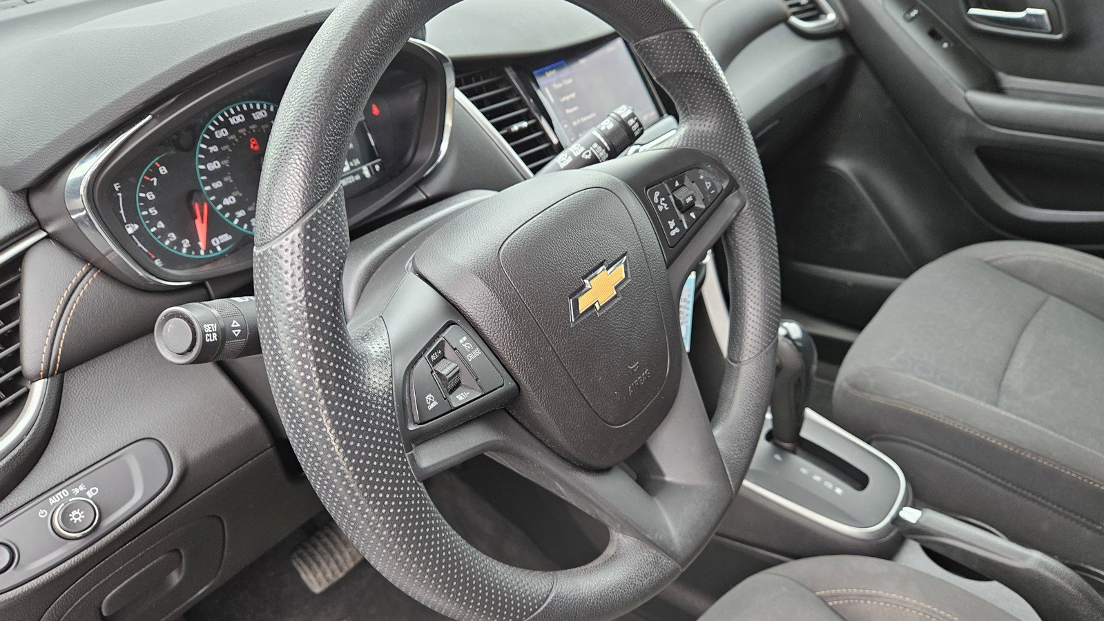 Used 2022 Chevrolet Trax LS w/ Tint and Cruise Package FWD image 19