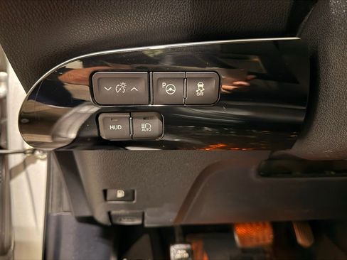 Used 2017 Toyota Prius Four w/ Premium Convenience Package image 15