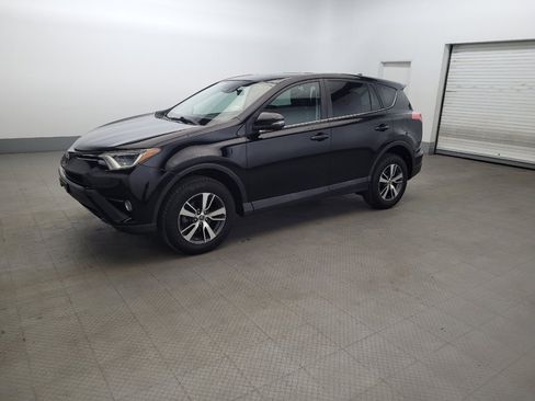 Used 2018 Toyota RAV4 XLE AWD/4WD image 2