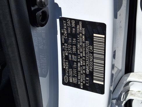 Certified 2025 Hyundai Venue Limited FWD image 27