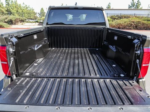 Certified 2025 Toyota Tacoma TRD Off-Road AWD/4WD image 9