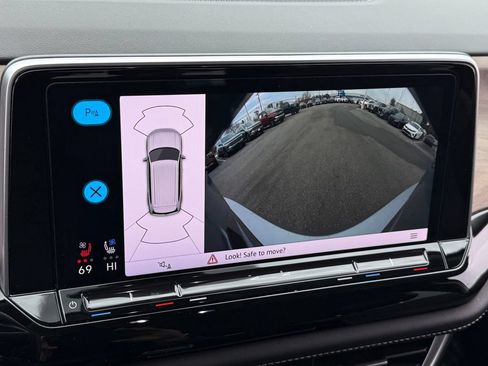 Certified 2024 Volkswagen Atlas SE FWD image 32