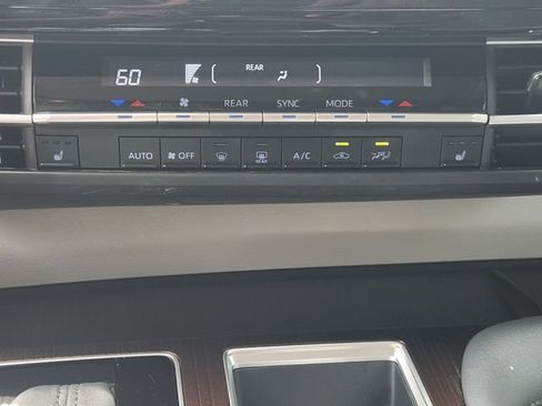 Used 2022 Toyota Sienna XLE FWD image 21
