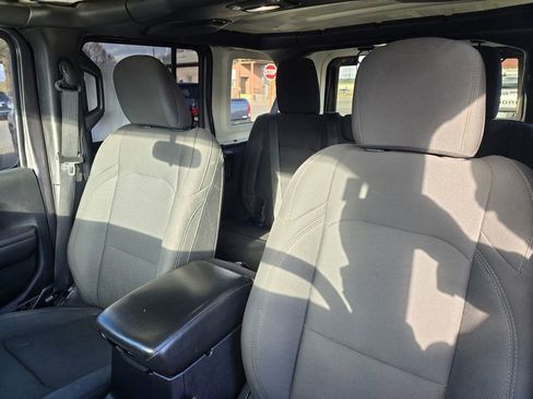 Used 2018 Jeep Wrangler Unlimited Sport image 23