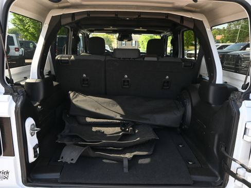 Used 2025 Jeep Wrangler Backcountry image 13