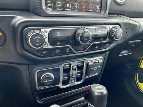 Used 2022 Jeep Wrangler Unlimited Sahara AWD/4WD image 26