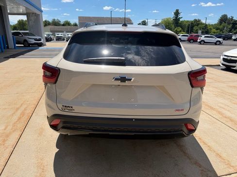 New 2026 Chevrolet Trax RS w/ Sunroof Package FWD image 5