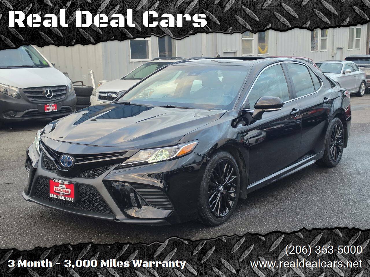Used 2018 Toyota Camry SE FWD image 1