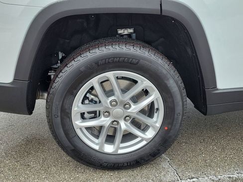 New 2025 Jeep Grand Cherokee L Laredo image 7