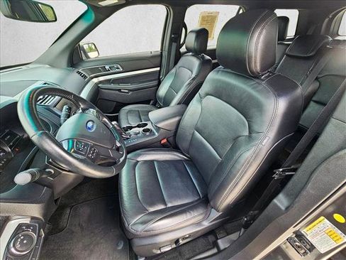 Used 2016 Ford Explorer XLT w/ Equipment Group 202A FWD image 17