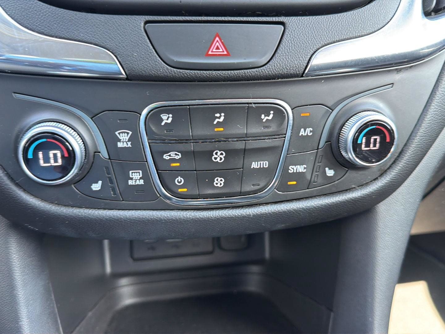Used 2021 Chevrolet Equinox LT FWD image 15