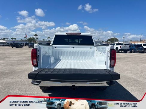 New 2026 GMC Sierra 1500 SLE w/ Preferred Package image 16