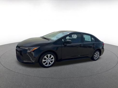 Used 2025 Toyota Corolla LE image 8
