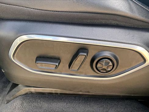 Used 2023 Jeep Wagoneer L 4WD image 32