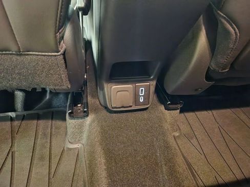 Certified 2025 Buick Encore GX Avenir w/ Avenir Technology Package image 23