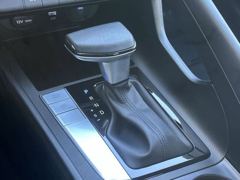 Used 2025 Hyundai Elantra SE image 21