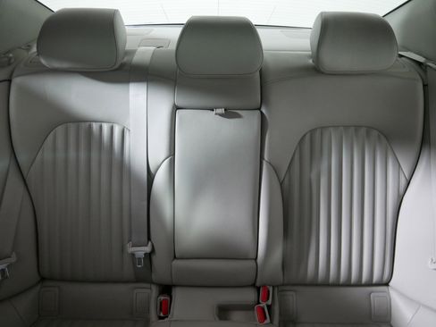 Used 2021 Genesis G70 3.3T image 13