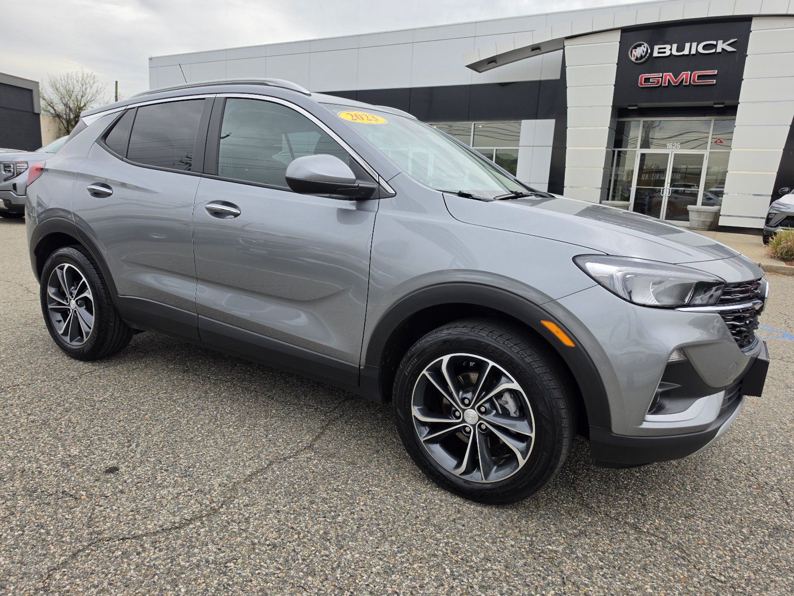 Used 2023 Buick Encore GX Select w/ Safety Package II AWD/4WD image 1