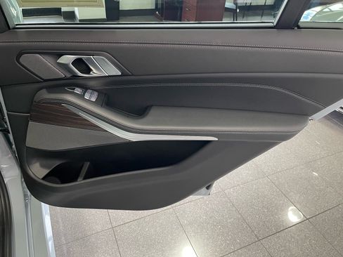 Used 2023 BMW X7 xDrive40i w/ M Sport Package AWD/4WD image 49