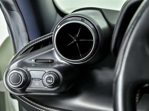 Used 2021 Ferrari F8 Tributo RWD image 30
