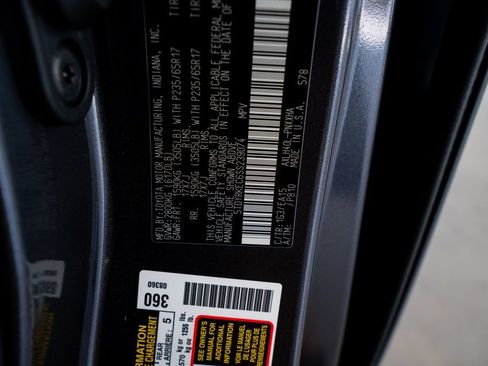 Used 2025 Toyota Sienna XLE FWD image 52