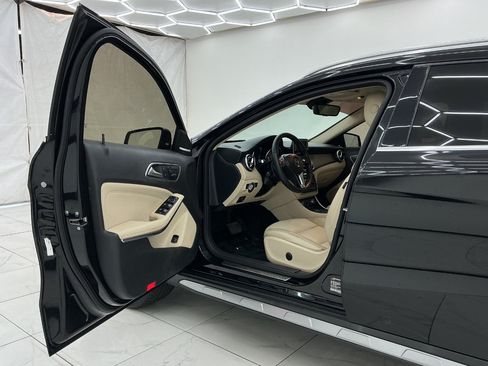 Used 2015 Mercedes-Benz GLA 250 w/ Premium Package image 16
