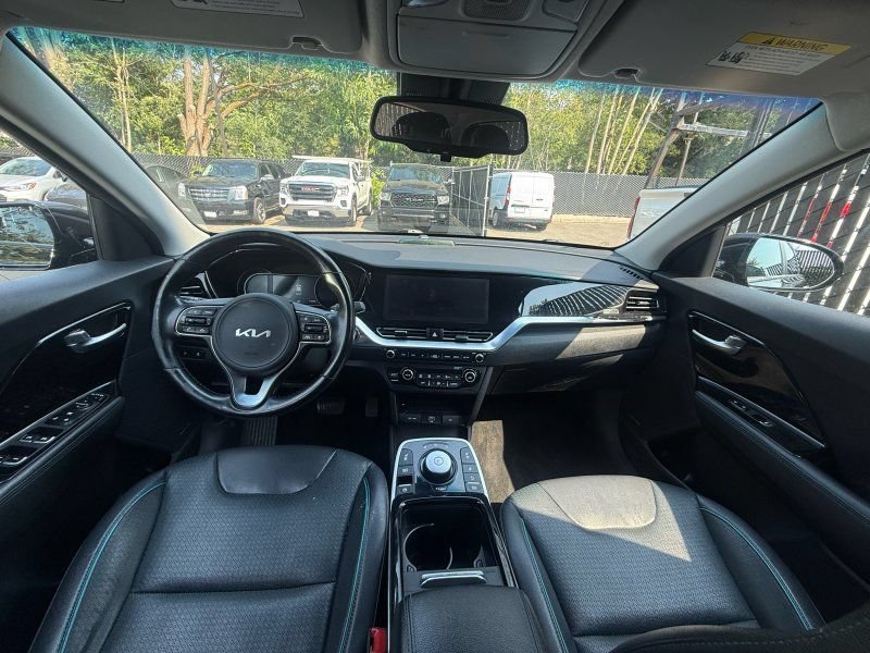 Used 2022 Kia Niro EX Premium w/ Cold Weather Package FWD image 11