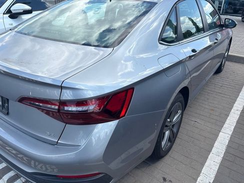 Used 2024 Volkswagen Jetta SE FWD image 5