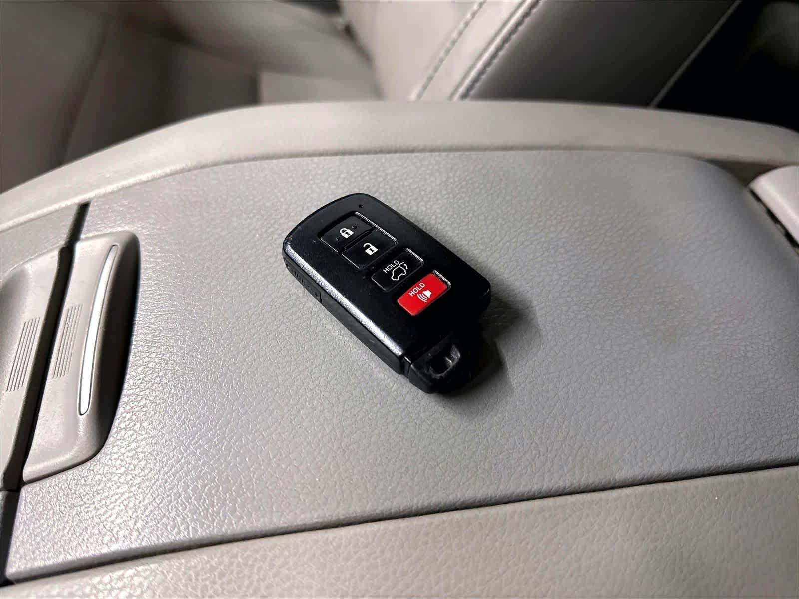 Used 2015 Toyota Highlander XLE AWD/4WD image 12