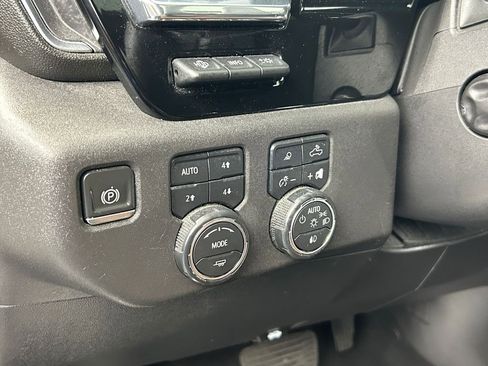 Used 2023 Chevrolet Silverado 1500 High Country w/ High Country Premium Package AWD/4WD image 17