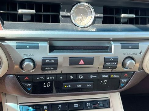 Used 2017 Lexus ES 350 w/ Luxury Package FWD image 36