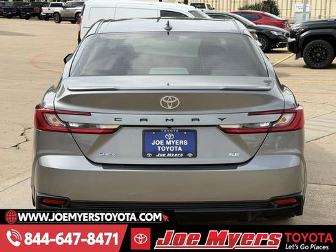 Used 2025 Toyota Camry SE image 8