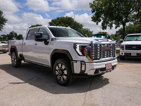 Used 2024 GMC Sierra 3500 Denali w/ Denali Reserve Package AWD/4WD image 3