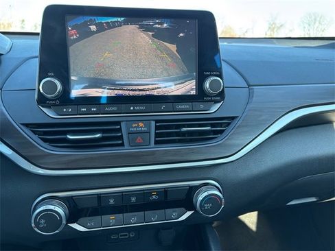 Used 2024 Nissan Altima 2.5 SV image 20